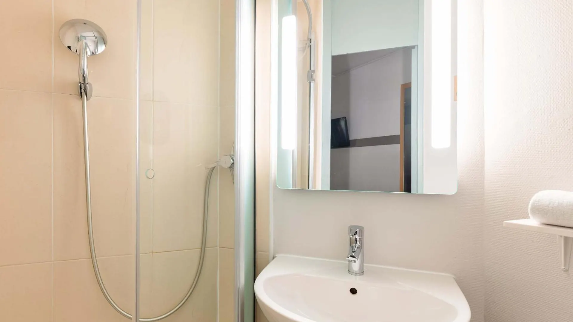 B&B HOTEL Lyon Saint-Bonnet Mi-Plaine