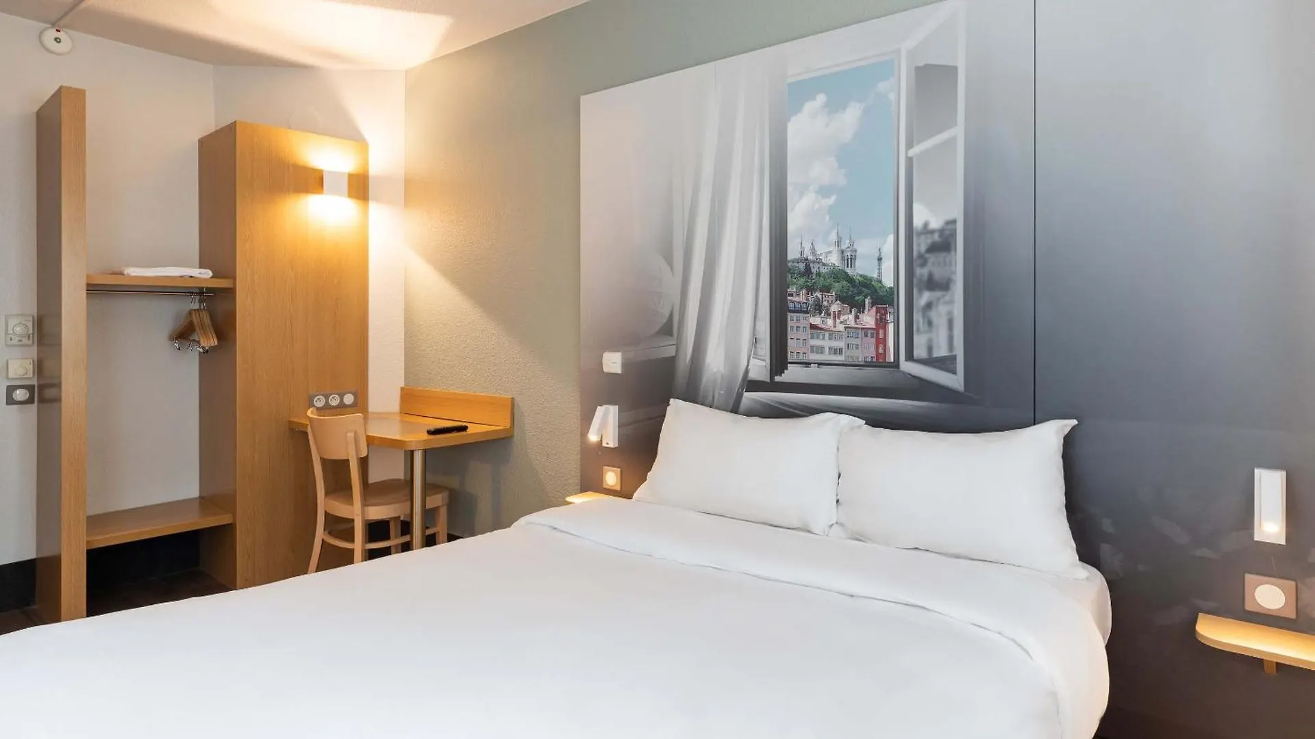 B&B HOTEL Lyon Saint-Bonnet Mi-Plaine  Saint-Bonnet-de-Mure